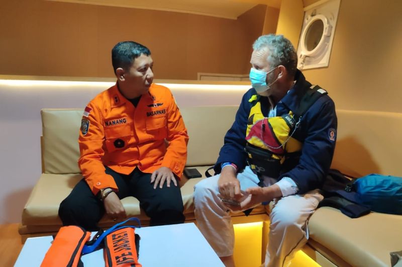 Tim SAR selamatkan warga negara Australia di Selat Lombok