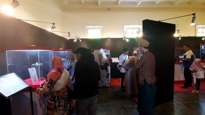 Pameran Artefak Rasulullah di Gedung Juang Bekasi dibanjiri pengunjung
