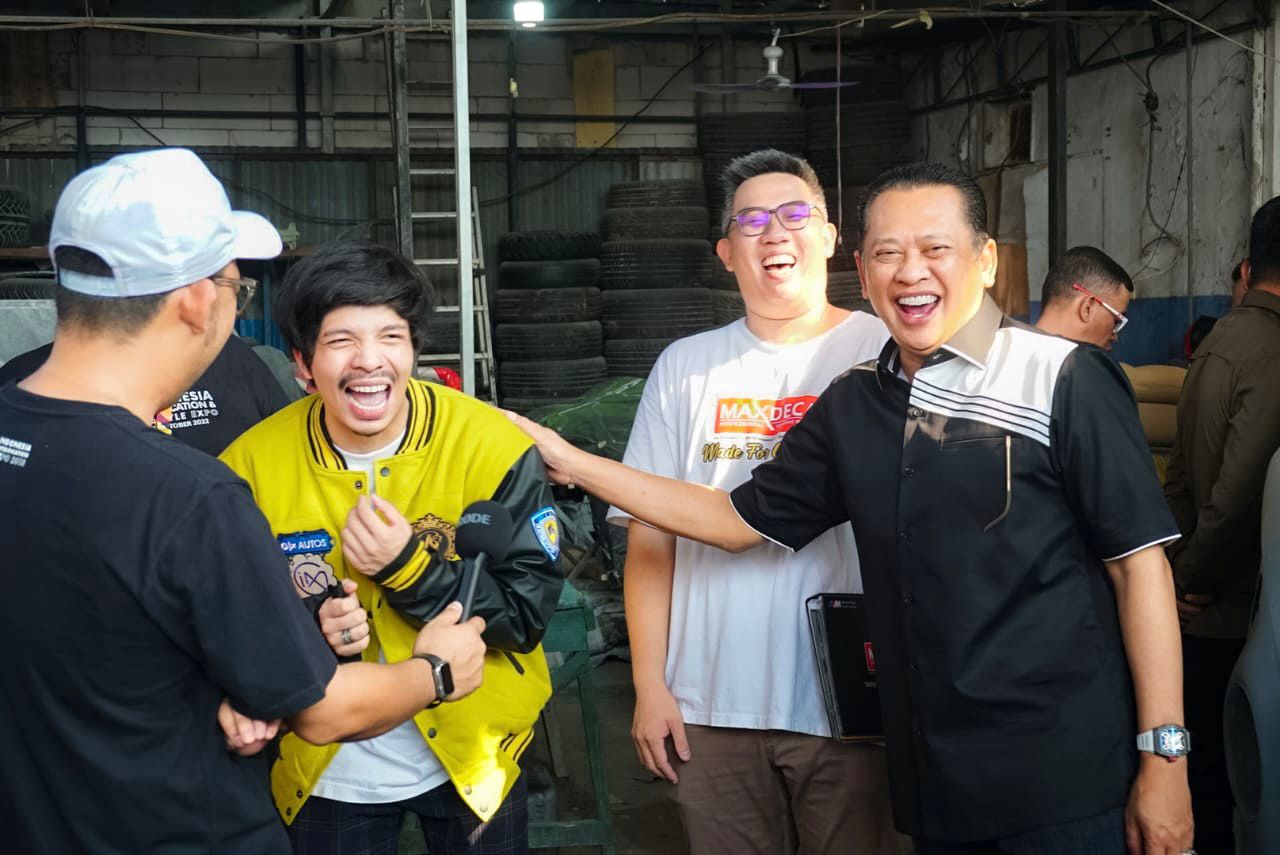 Bamsoet Tinjau Mobil Modifikasi Blackstone Live Modz 2022 Milik Atta Halilintar