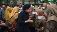 Visiting Lampung, Puan Welcomed by Hundreds of Community Leaders