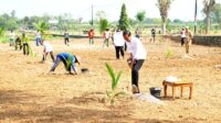 Presiden Jokowi Tanam Kepala Genjah Bersama Ratusan Petani di Desa Giriroto Boyolali
