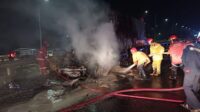 Mobil Porsche Tabrak Truk hingga Terbakar di Tol Jagorawi, 1 Orang Tewas