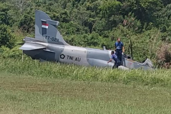 Pesawat Tempur Hawk TNI AU Tergelincir di Lanud Roesmin Nurjadin