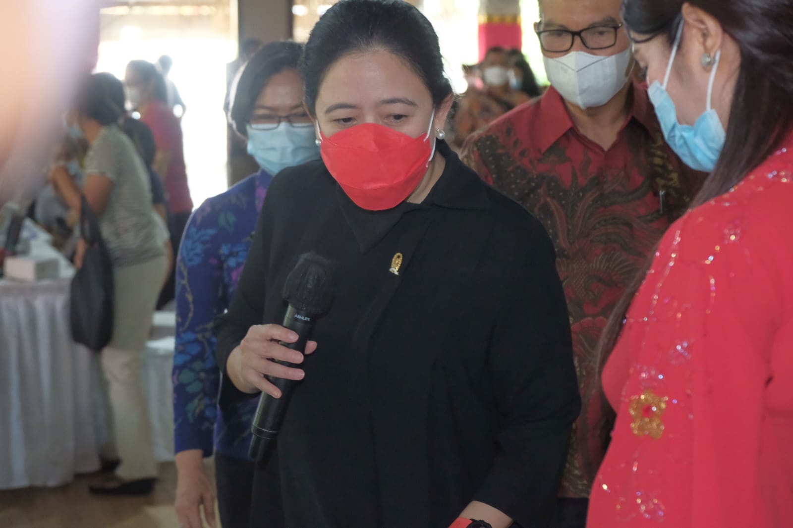 Full of Jokes, Puan Maharani Socializes Not Early Marriage to Balinese Teenagers