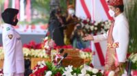 Tim Pancasila Sakti Jalankan Tugas Penurunan Bendera