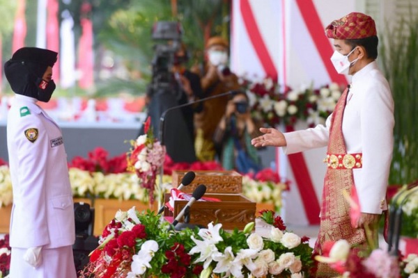 Tim Pancasila Sakti Jalankan Tugas Penurunan Bendera