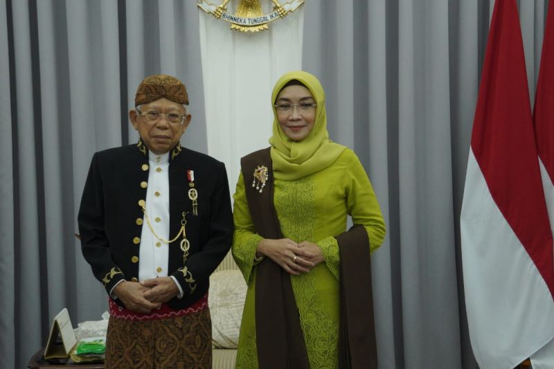 Wapres Ma'ruf Amin Dan Istri tiba di kompleks parlemen kenakan pakaian adat Solo