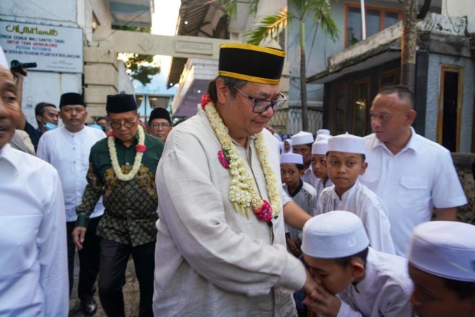 Airlangga : Pondok Pesantren Berperan Majukan Ekonomi Umat