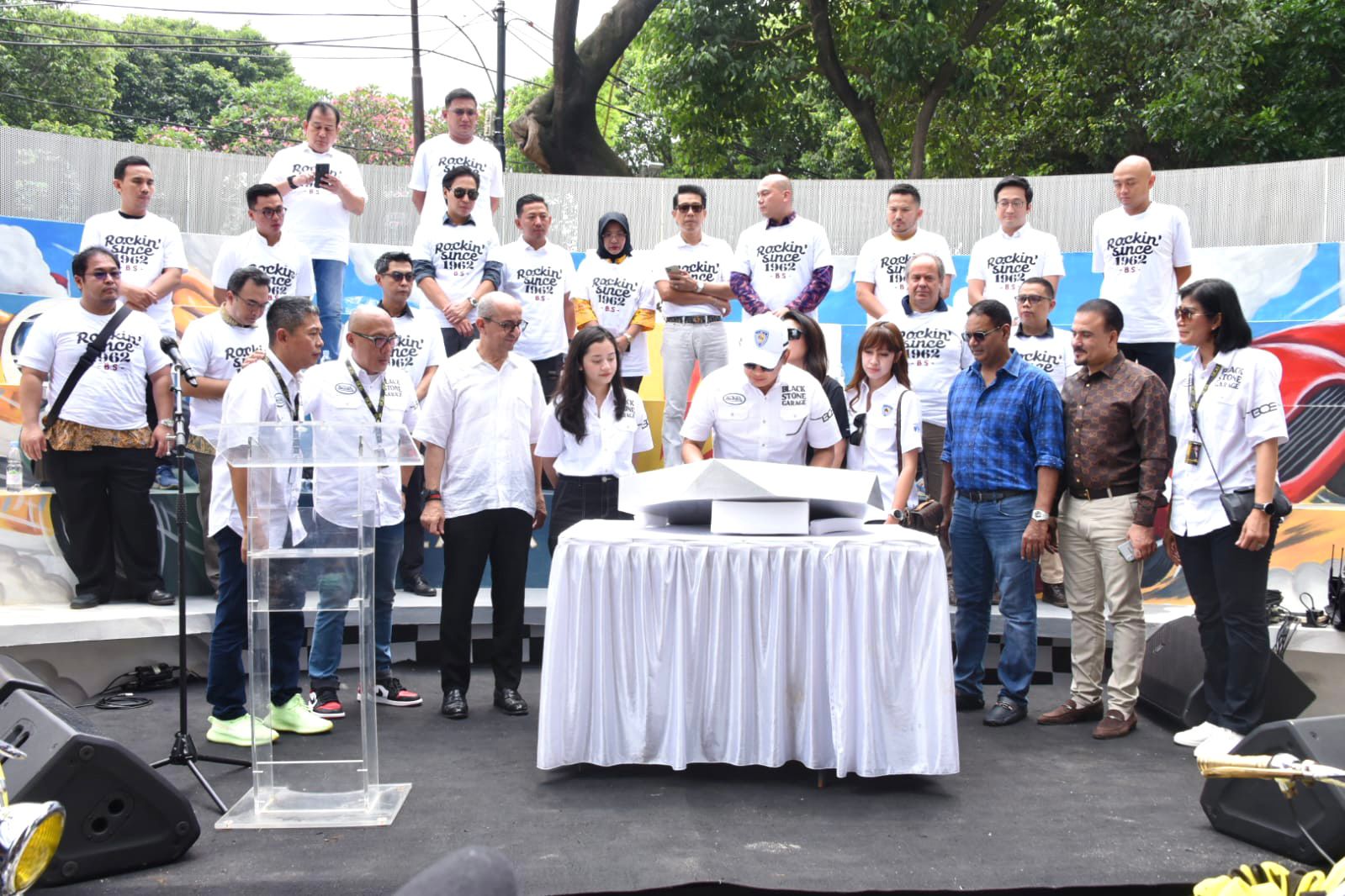 Ketua MPR RI Bamsoet Resmikan Tempat Kongkow Komunitas Otomotif Black Stone Garage (IMI Lounge)