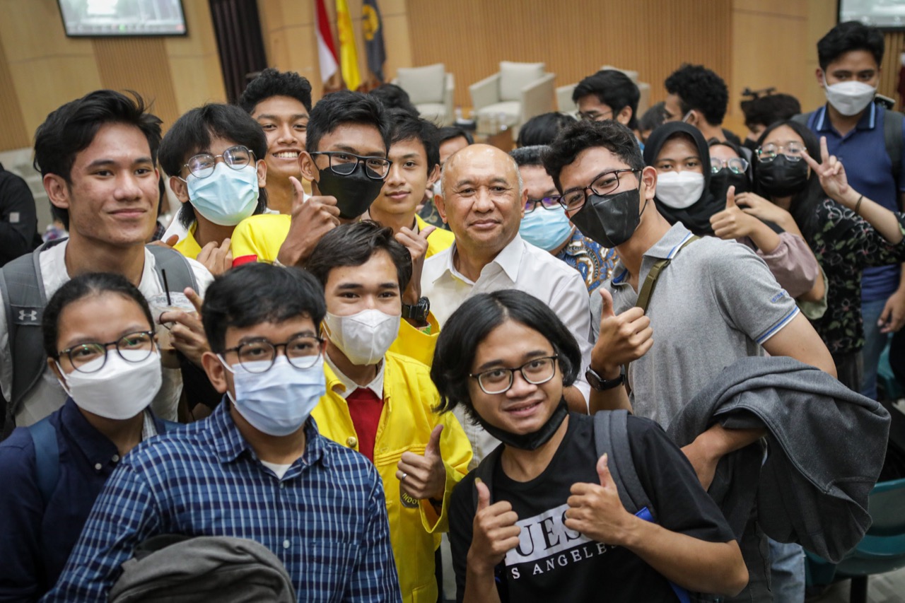 MenkopUKM Ajak Mahasiswa Berwirausaha dan Berkoperasi