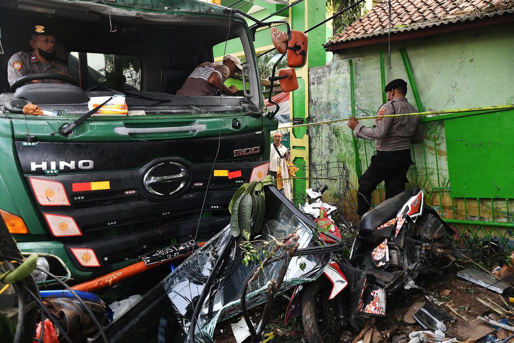 Ditetapkan Tersangka, Sopir Truk Kecelakaan Maut di Bekasi Terancam 6 Tahun Penjara