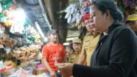 Visit Pondok Gede Market, Puan Greeted by Residents' Shouts of 'President'