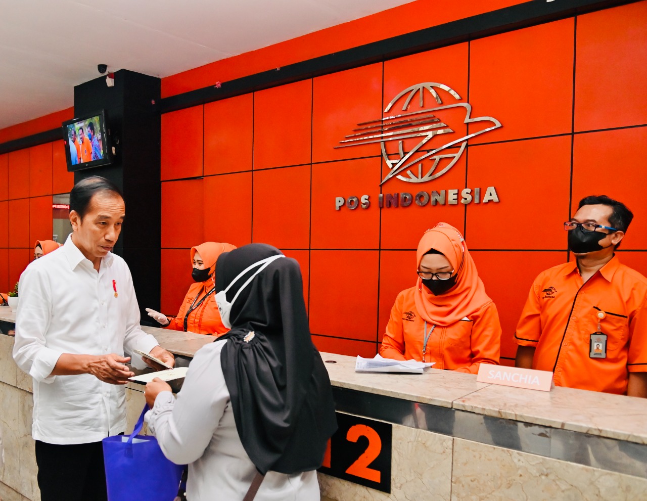 Lagi lagi Presiden Pastikan Penyaluran Bansos Berjalan Lancar