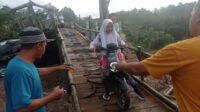 Warga Lebak terisolasi akibat jembatan Cimadur longsor