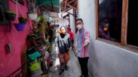 Blusukan Bareng Gibran Bagikan Bantuan ke Warga, Puan: Solo Selalu di Hati Saya