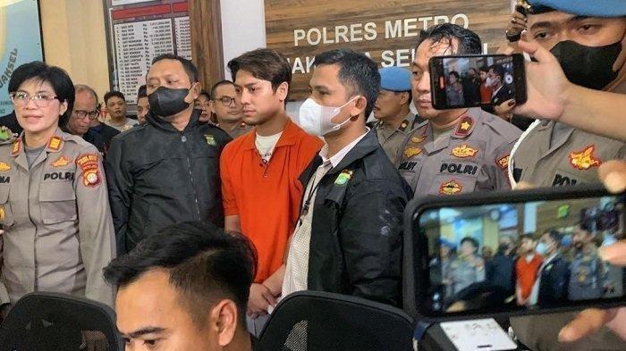 Polrestro Jaksel masih tahan Rizky Billar meski laporan telah dicabut