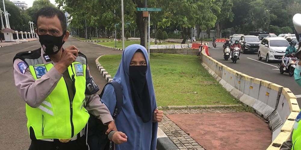 Wanita Bercadar Penodong Paspampres Pakai Senpi itu Sering Paksa Warga Mengaji di Rumahnya