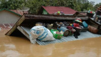 WhatsApp-Image-2021-07-15-at-23.24.36 2.000 Rumah Terendam Banjir di Kalbar, Lasarus Desak Pemerintah Segera Lakukan ini
