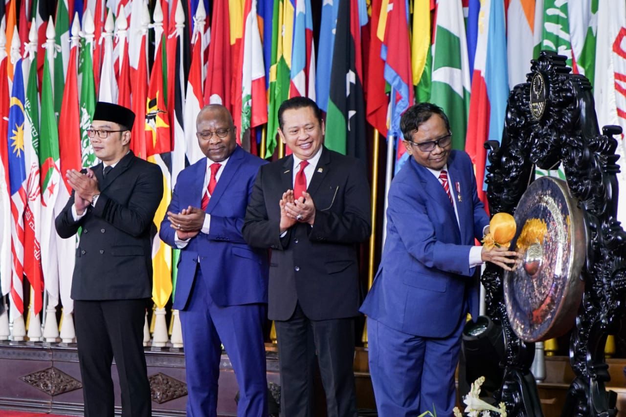 Ketua MPR RI Bamsoet bersama Menkopolhukam Mahfud MD Buka Konferensi Internasional Majelis Permusyawaratan Rakyat Dunia