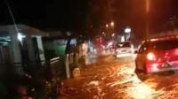 Kawasan Fatmawati Banjir hingga ke Pintu Keluar Tol, Mobil Tidak Berani Lewat