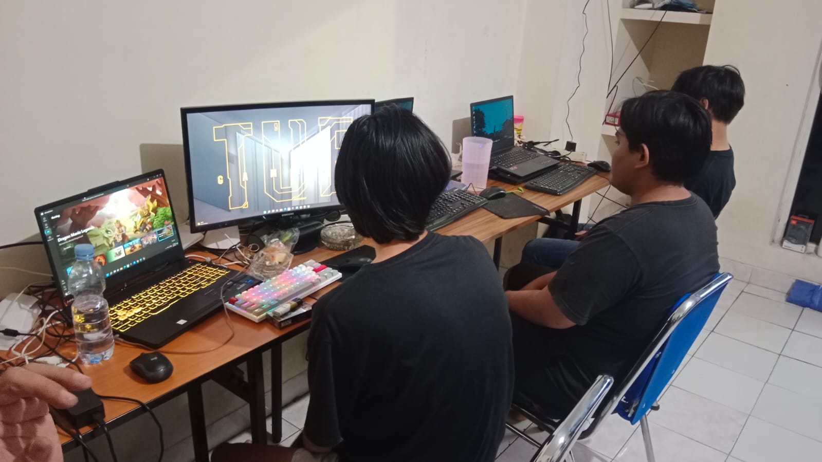 Polisi Gerebek Markas Judi Online di Ruko Taman Palem, 5 Operator Ditangkap