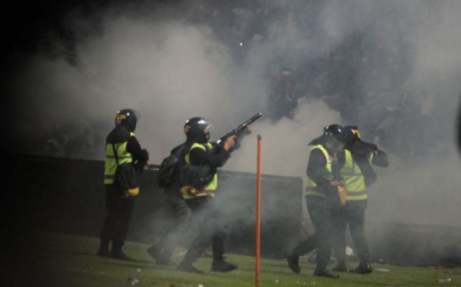 Bantah Media Amerika Ungkap 40 Tembakan, kapolri : Hanya Ada 11 Tembakan Gas Air Mata di Kanjuruhan