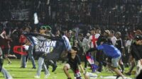 kerusuhan-di-stadion-kanjuruhan-yang-tewaskan-127-orang-menjadi-sorotan-dunia-puD8blOsy7 Breaking News! Korban Tragedi Stadion Kanjuruhan Bertambah Jadi 153 Orang, Berikut Nama Nama Korban Sementara