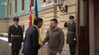 Disambut Hujan Salju yang Tipis, Rishi Sunak Disambut Zelensky di Kyiv, Kemudian Ingin Lanjut ke Rusia