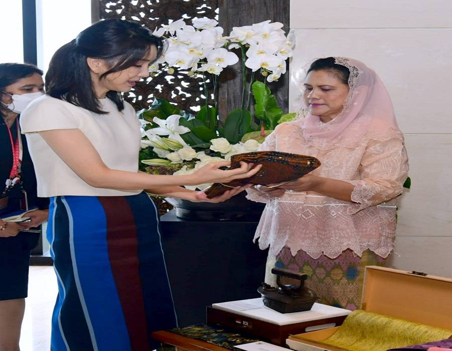 Ibu Iriana-Madam Kim Keon-hee Lakukan Jamuan Minum Teh