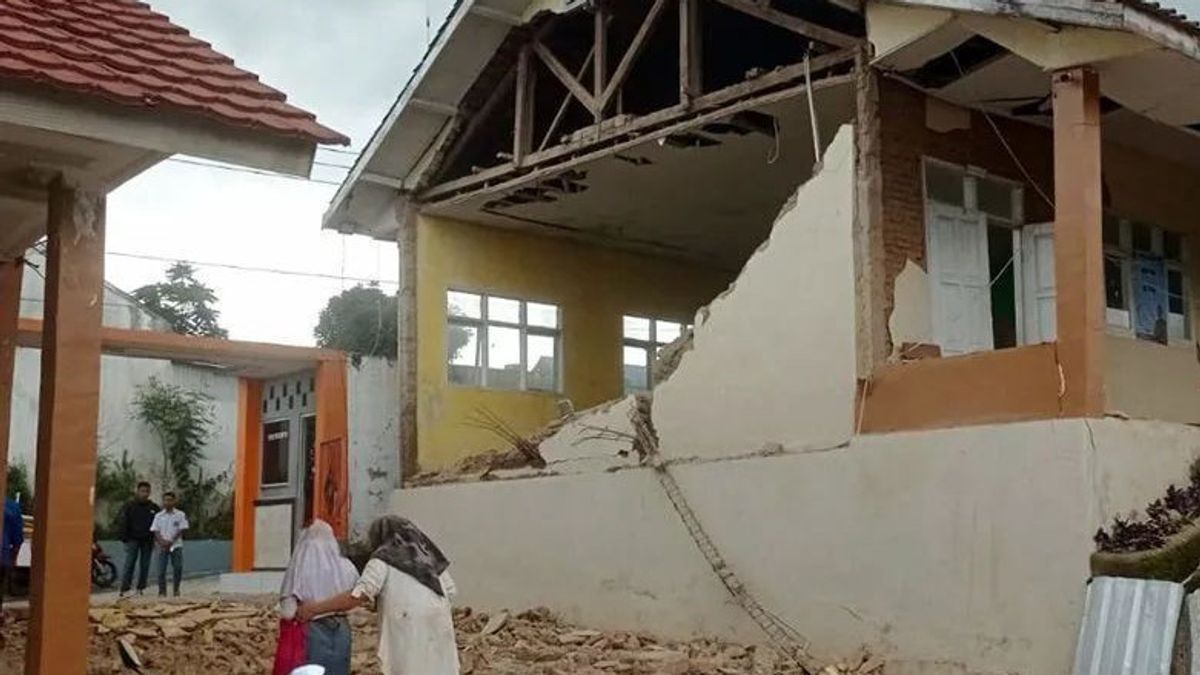 BMKG Minta Warga Terdampak Gempa Cianjur Waspada Potensi Longsor