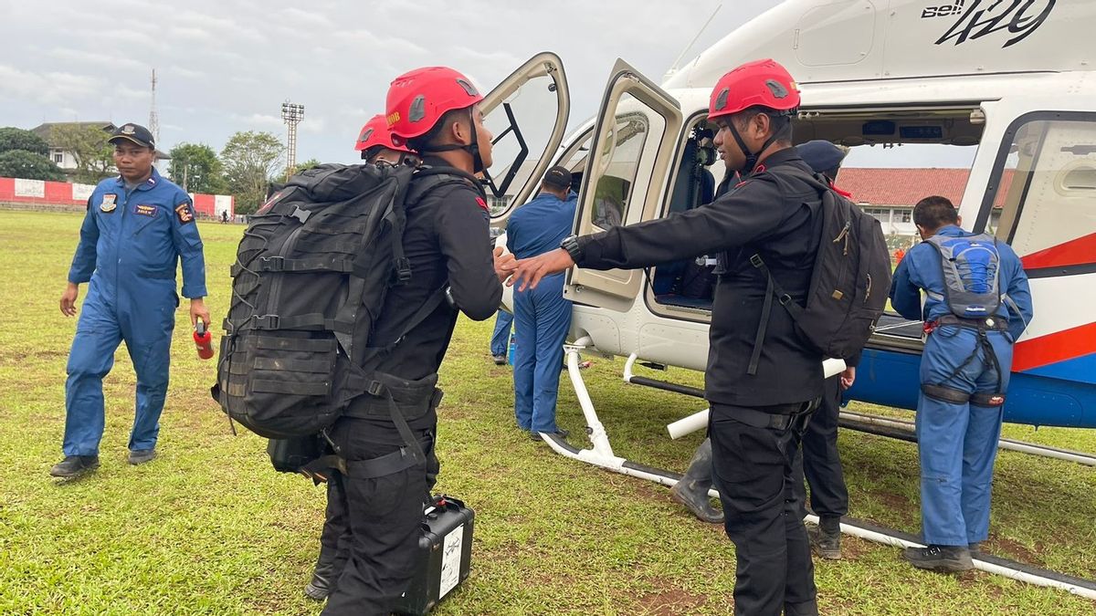 Polri Kerahkan Helikopter dan Drone Untuk Menyisir Tiga Kampung Terisolasi untuk Evakuasi Korban Gempa Cianjur