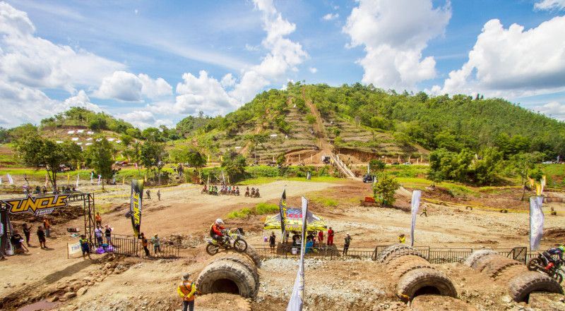 Pebalap enduro dunia akui keindahan alam Pegunungan Meratus