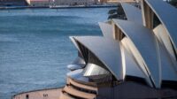 Australia akan cabut denda atau kembalikan uang terkait COVID
