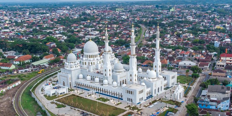 Presiden Jokowi kembali lepas landas tinggalkan Bali Untuk Resmikan Masjid Sheikh Al Zayed di Solo