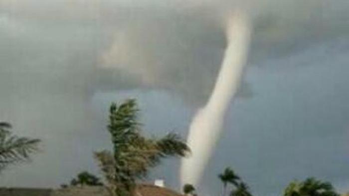 Angin Puting Beliung Landa Pamekasan