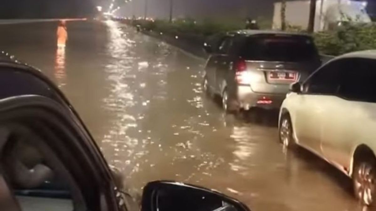 Banjir Jalan Tol Jakarta-Merak Akibat Luapan Sungai Sabi, Tangerang