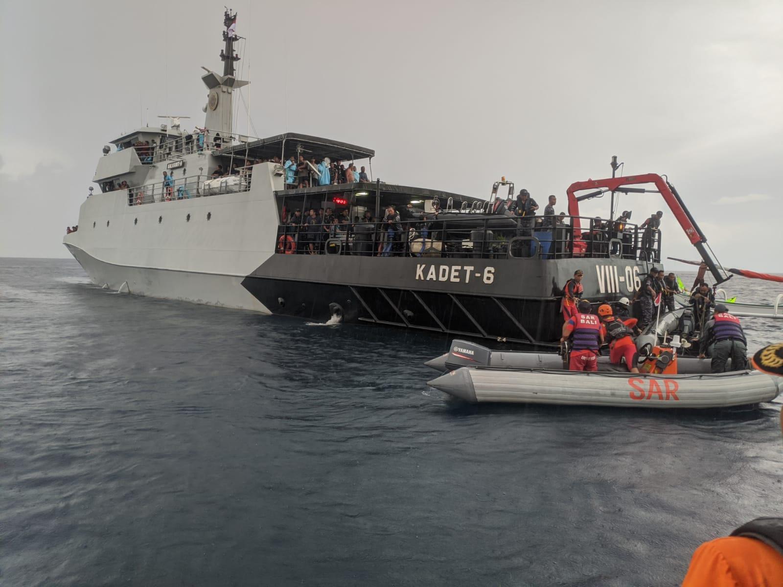 Kapal Mutiara Timur Terbakar di Karangasem Bali, Ratusan Penumpang Masih Dievakuasi