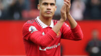 Ten Hag Sebut Raphael Varane Bisa Main di Piala Dunia