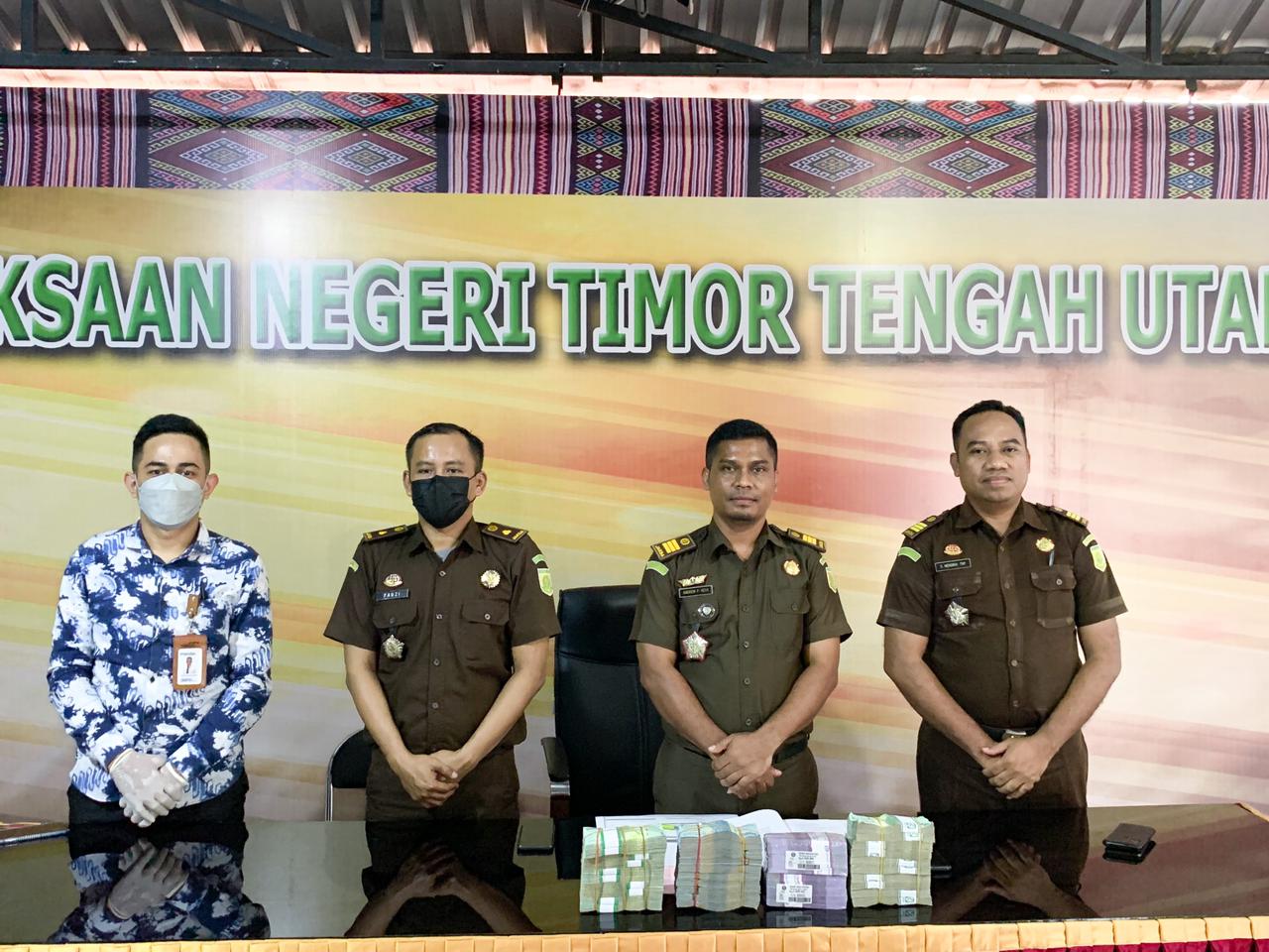 Kejari Kabupaten TTU, Setor Rp. 100 Juta Untuk Negara