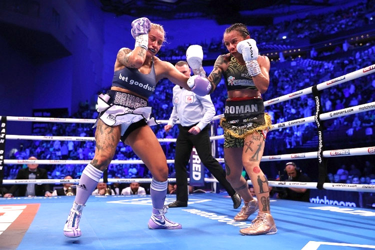 Diejek sebelum Pertarungan, Ebanie Membalasnya dengan Kemenangan: Tidak Buruk untuk Seorang Penari Telanjang