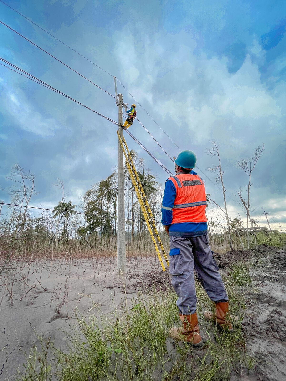 PLN amankan jaringan listrik usai Gunung Semeru eurupsi