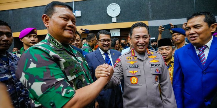 Komisi I DPR RI Setujui Laksamana Yudo Margono Sebagai Calon Panglima TNI Komisi I DPR RI Setujui Laksamana Yudo Margono Sebagai Calon Panglima TNI