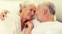 Ternyata Sering Berhubungan Intim Bisa Menunda Menopause