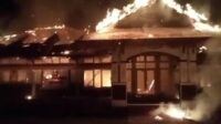 Protes Pelantikan Raja, Kantor Camat Huamual Seram Maluku Dibakar