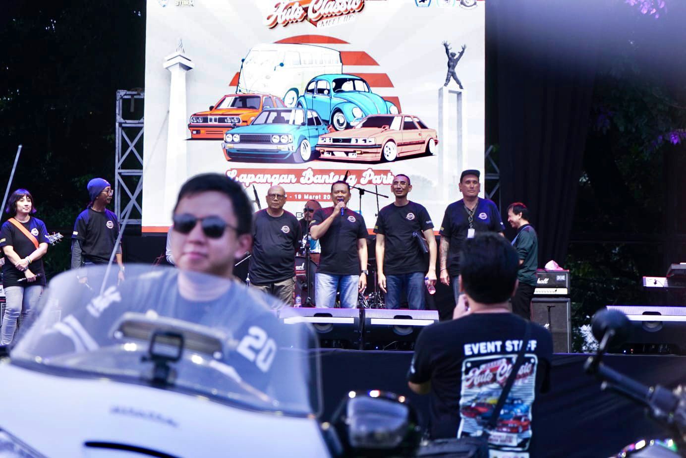 Ketua MPR RI Bamsoet Buka 'Jakarta Auto Classic Meet Up 2023' di Lapangan Banteng