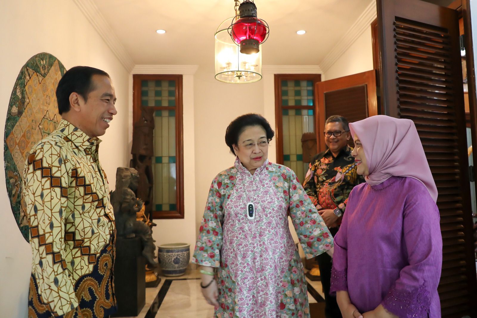 Halal Bihalal Jokowi-Iriana di Kediaman Megawati Santai Tapi Happy, Diisi Perbincangan Usai Ganjar Dicapreskan