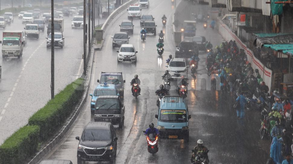 Jakarta Selatan dan Timur diprakirakan hujan Selasa siang