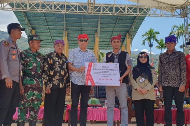 Matindas Serahkan Bantuan Senilai Rp745 Juta untuk KSB dan Lumbung Sosial di Desa Bolapapu