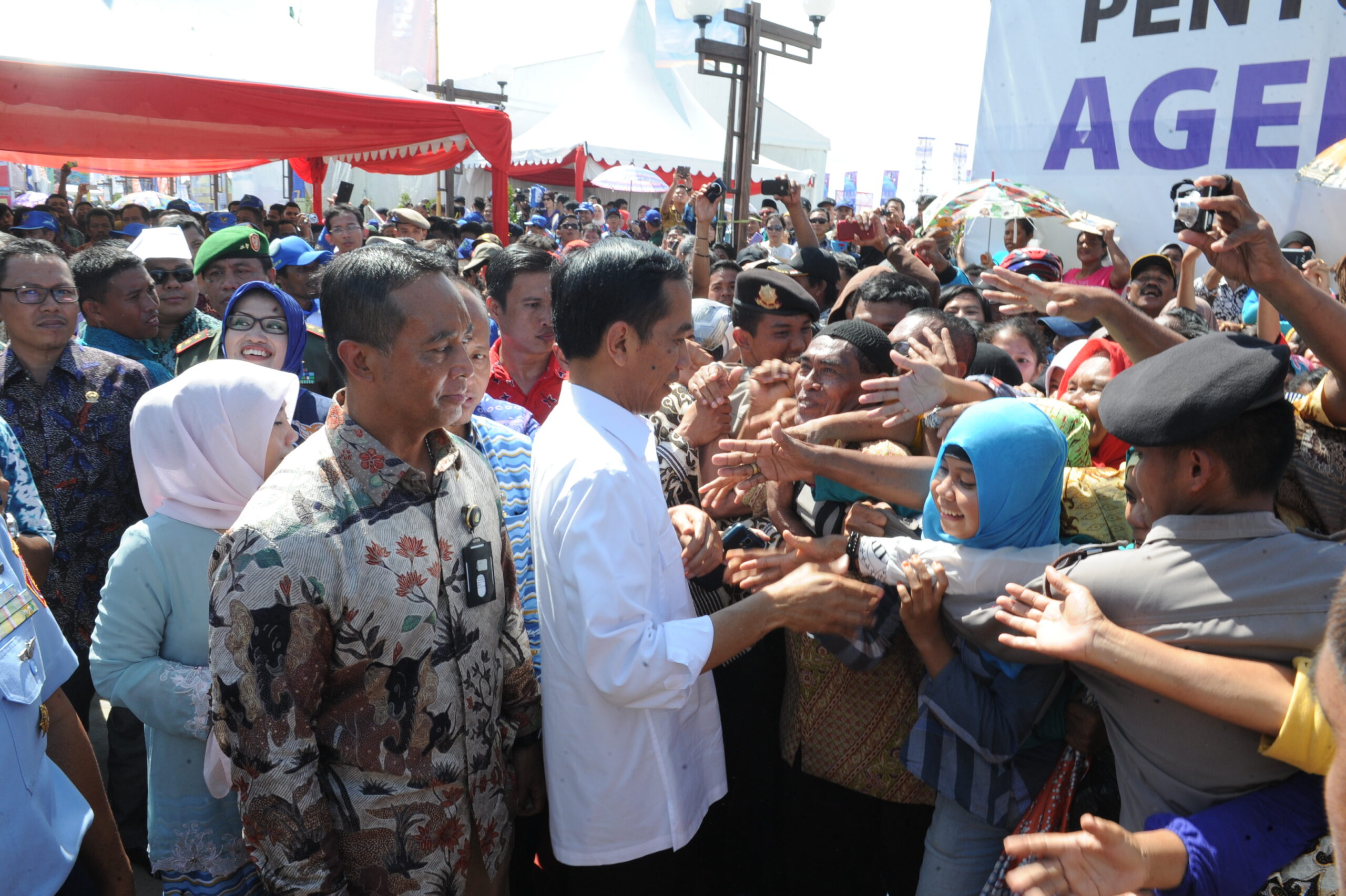 Jokowi di sambut Ribuan warga