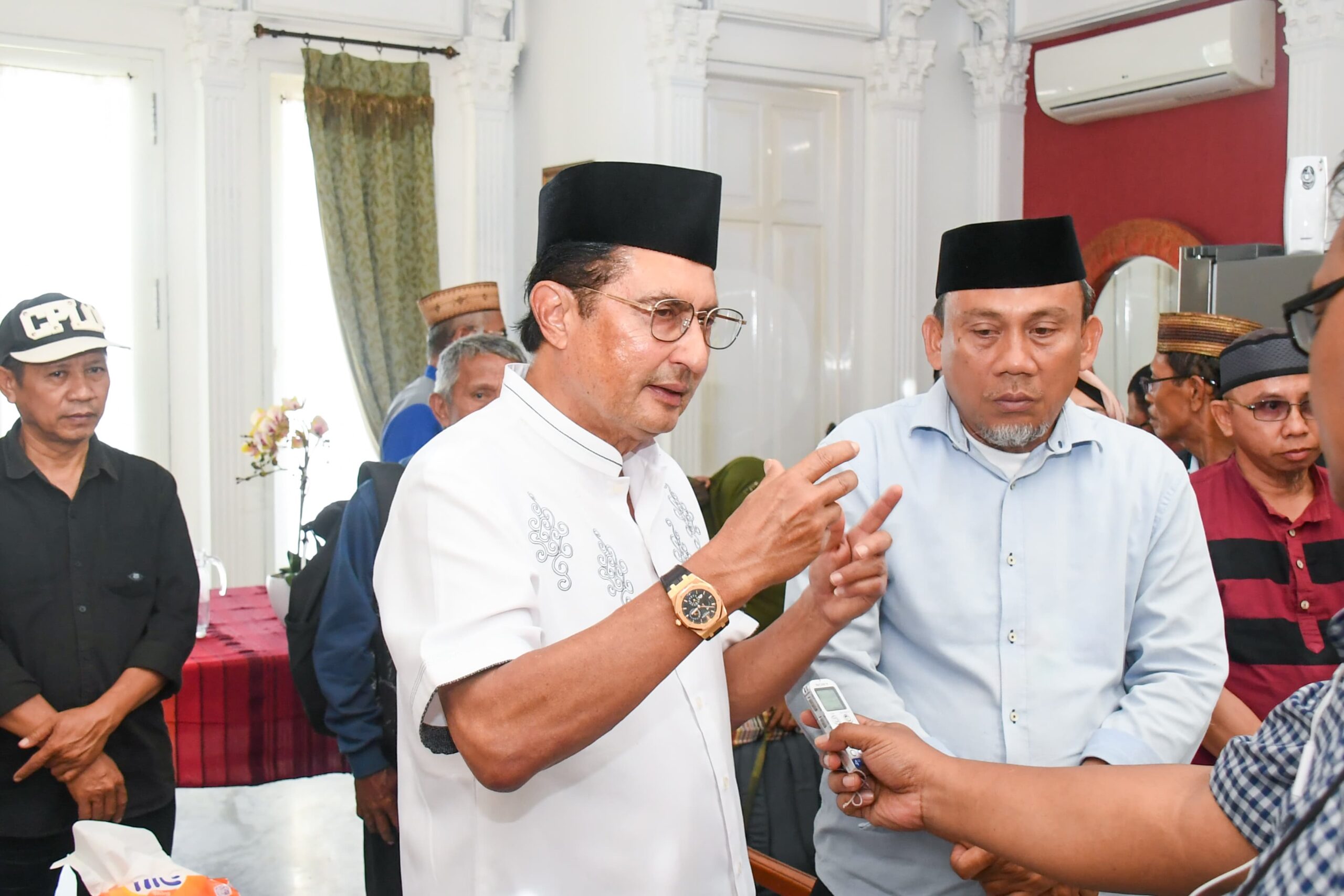 Kunjungi Fadel Muhammad, Para Kades Kabupaten Bone Bolango Sampaikan Aspirasi